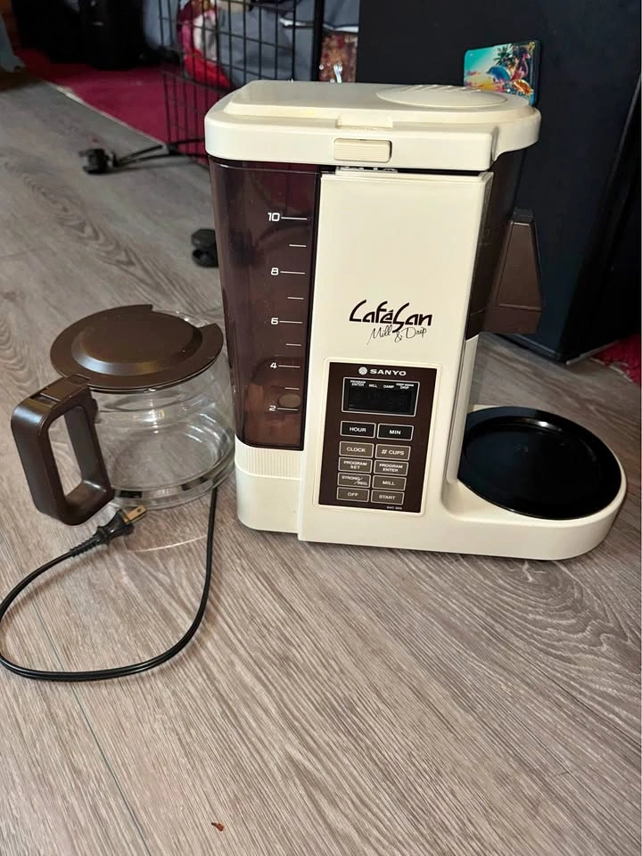 Vintage Sanyo Cafe Can SAC-B25 Coffee Maker