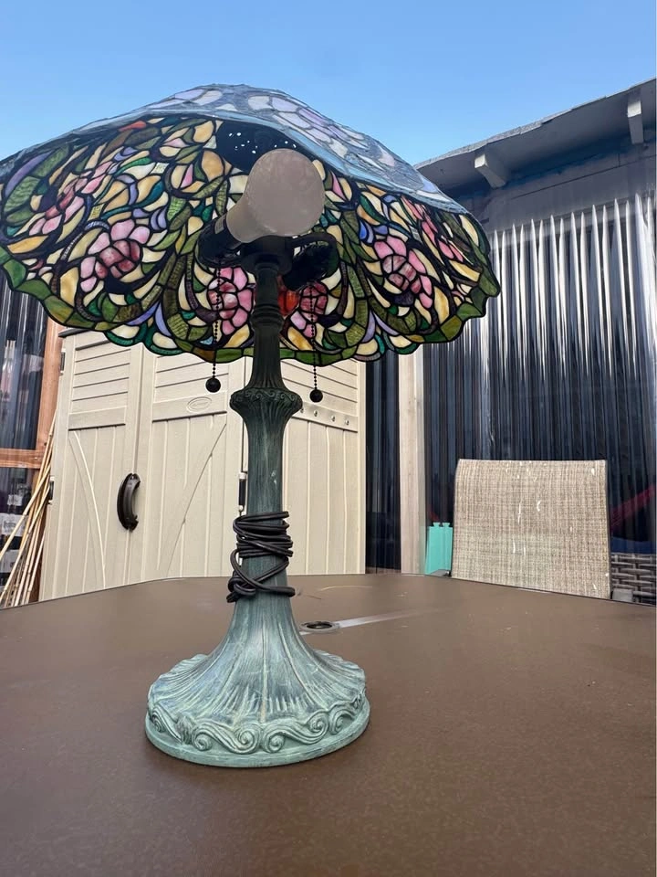 Antique Tiffany style stained glass table lamp - photo 2