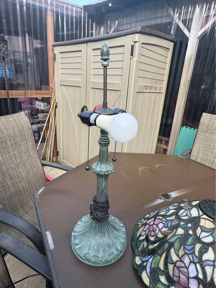 Antique Tiffany style stained glass table lamp - photo 3