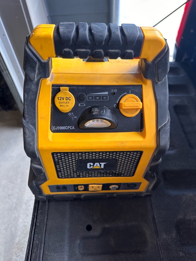 CAT CJ1000CPCA Jump Starter and Compressor
