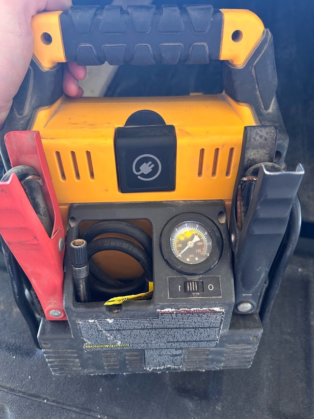 CAT CJ1000CPCA Jump Starter and Compressor - photo 5