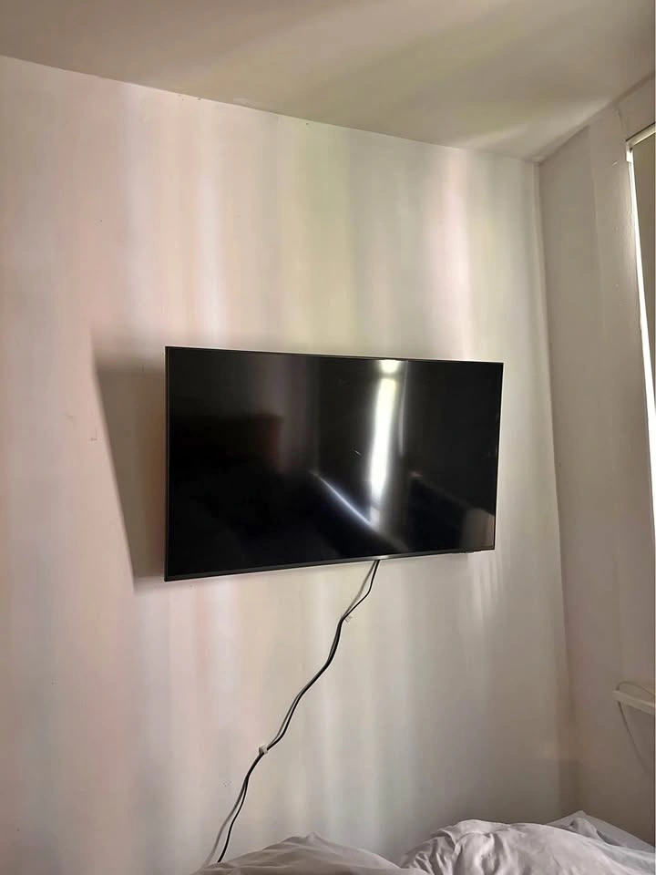 SAMSUNG 43-Inch Crystal UHD 4K DU7200 Series Smart TV