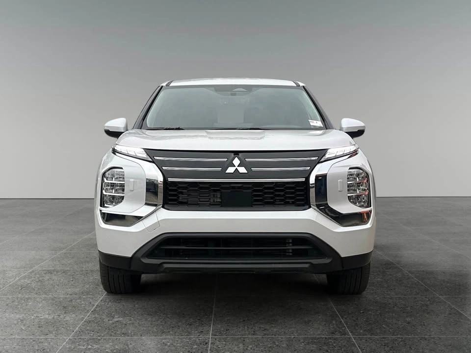 2025 Mitsubishi Outlander - photo 3
