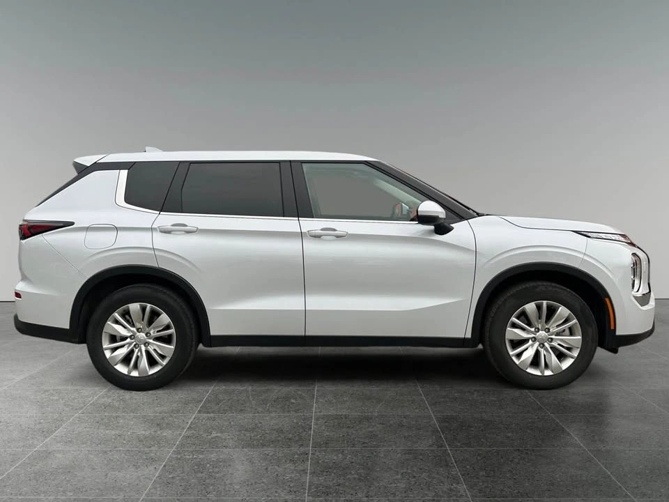 2025 Mitsubishi Outlander - photo 5