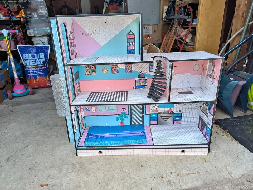 L.O.L. Doll House