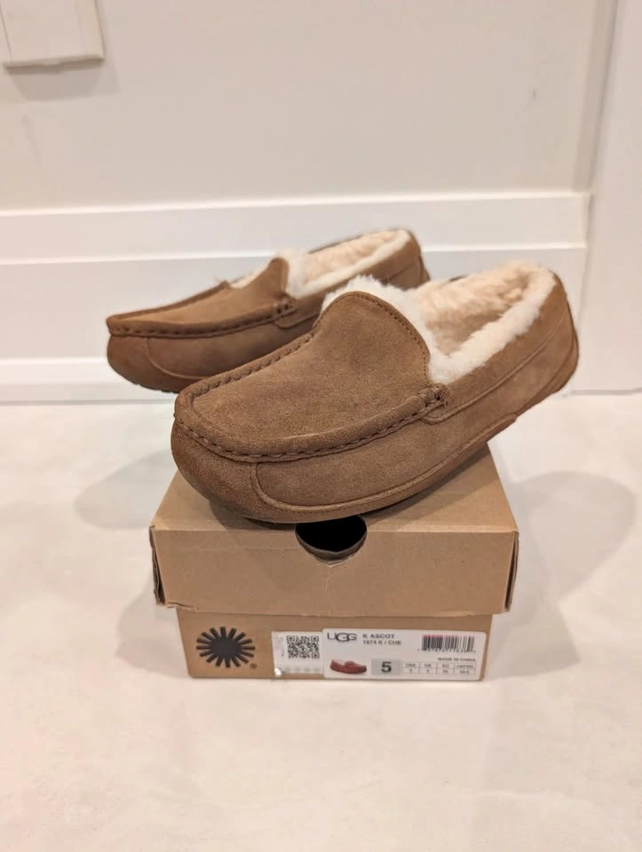 UGG Australia Kids Ascot Slipper Loafers Chestnut Brown Size 5