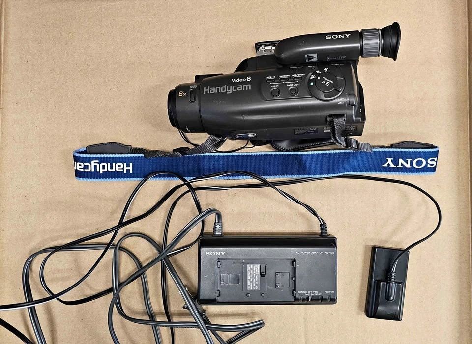 Sony Handycam CCD-FX310 Video 8 Camcorder w/ AC-V35 Adapter