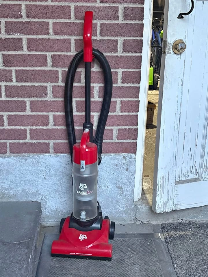 Dirt Devil Quick Lite Vacuum