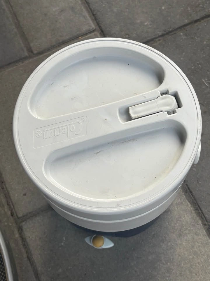Coleman water jug. Camping. Parties - photo 2