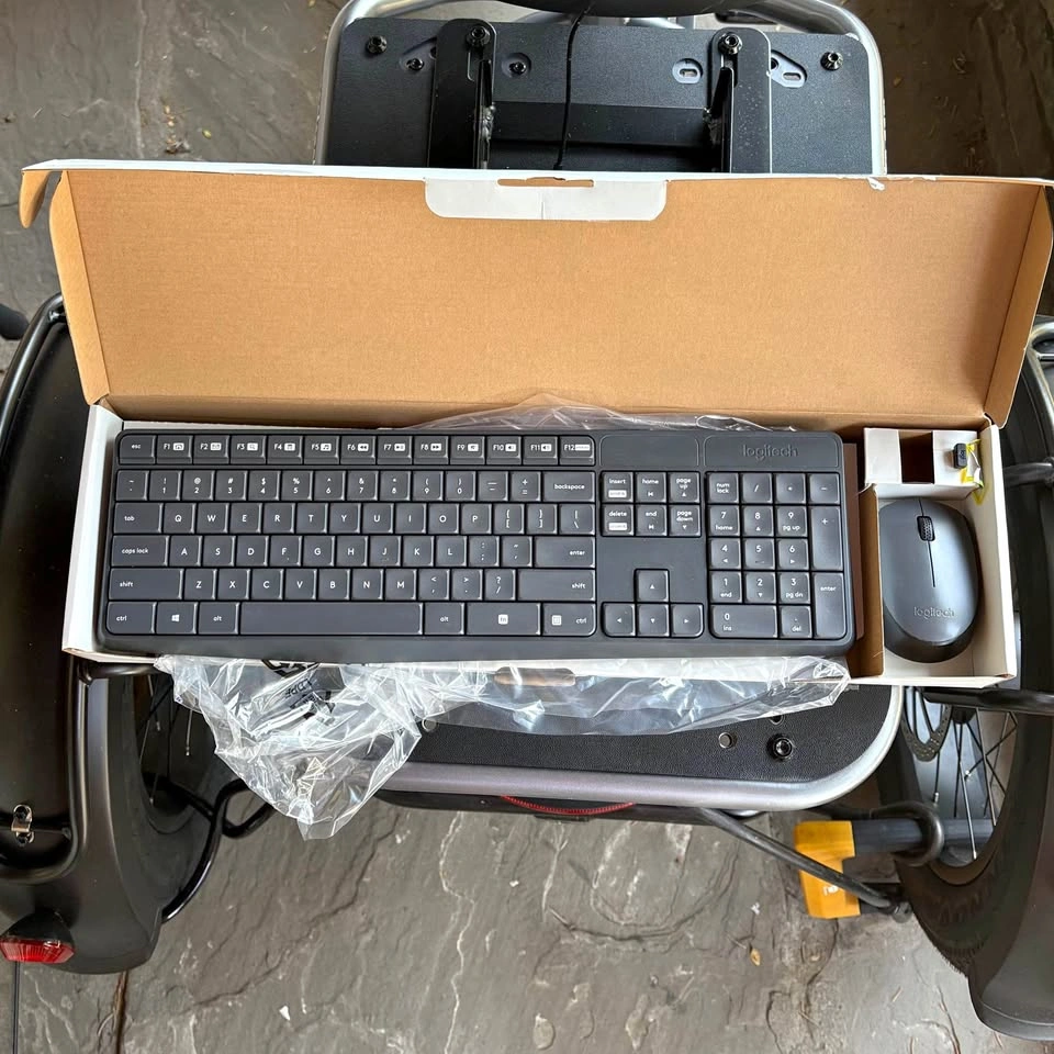 Logitech Wireless Keyboard + Mouse
