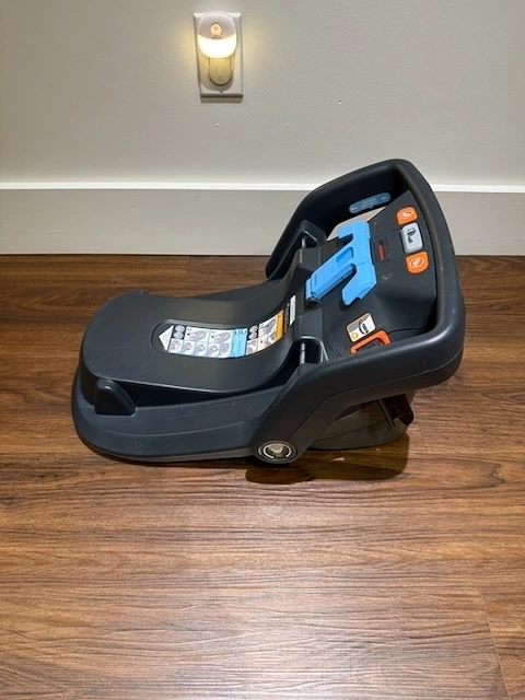 Uppababy Mesa Car Seat and Base with Infant Insert - photo 2