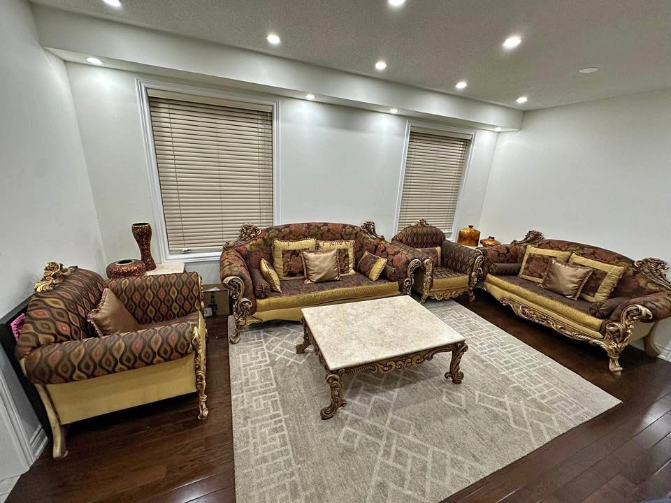 URGENT - Traditional wooden sofa set