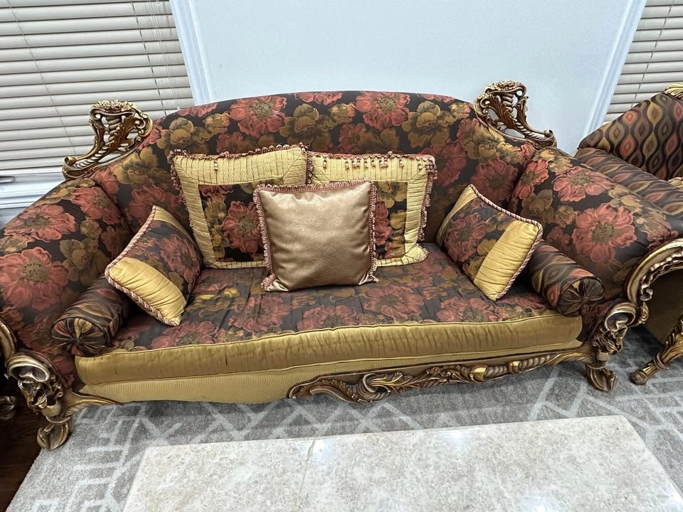 URGENT - Traditional wooden sofa set - photo 4