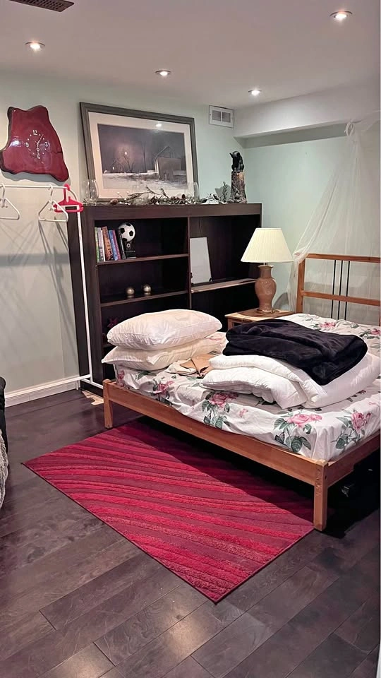 Basement studio for Sept / October rental