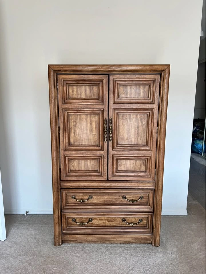 Estate sale: solid wood Armstrong bedroom suite - photo 4