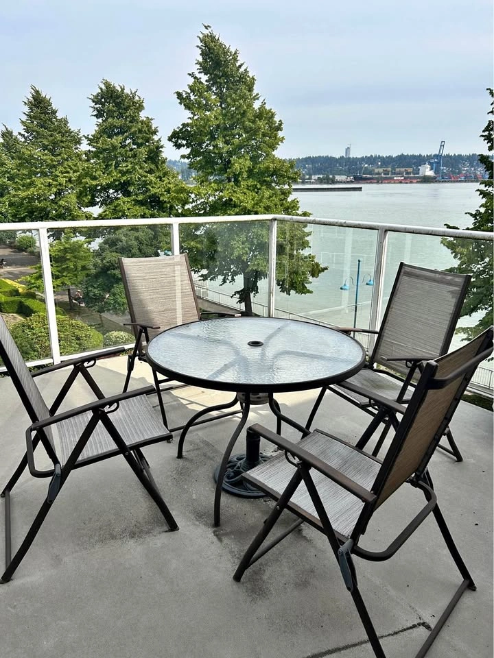 Like-new patio furniture set