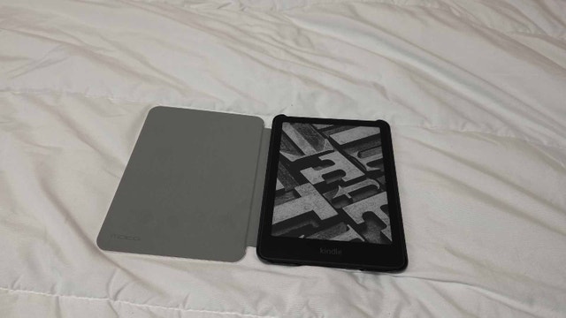 Amazon Kindle Paperwhite 12th Gen 2024 - photo 2