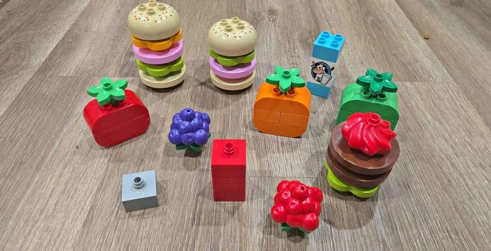 Food duplo, burger and fruits