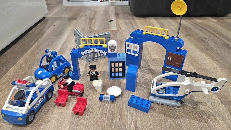 Duplo police blocks, cars helicopter