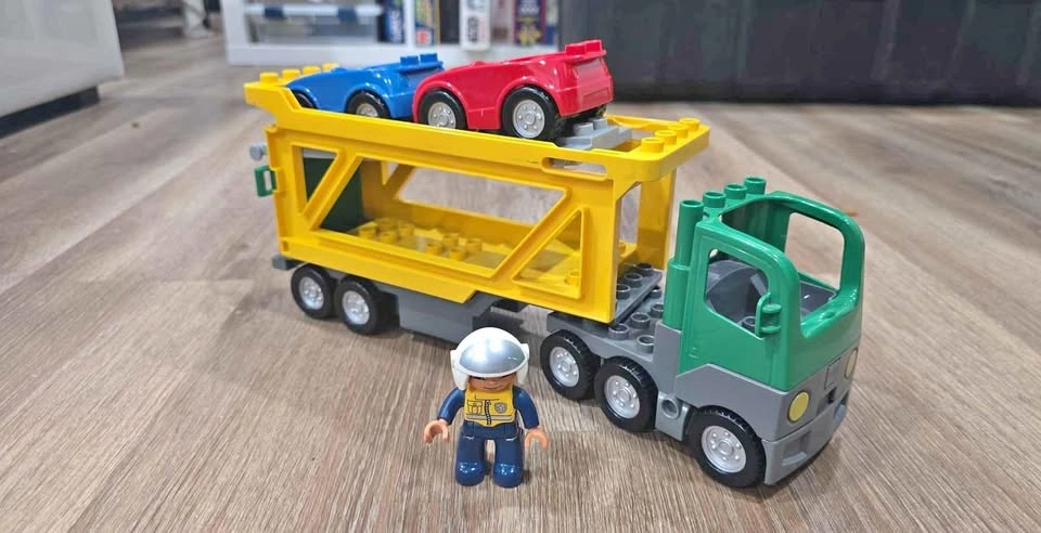 Duplo transport truck with man and cars