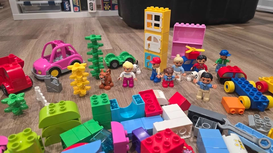 Duplo vehicles, people and blocks - photo 2