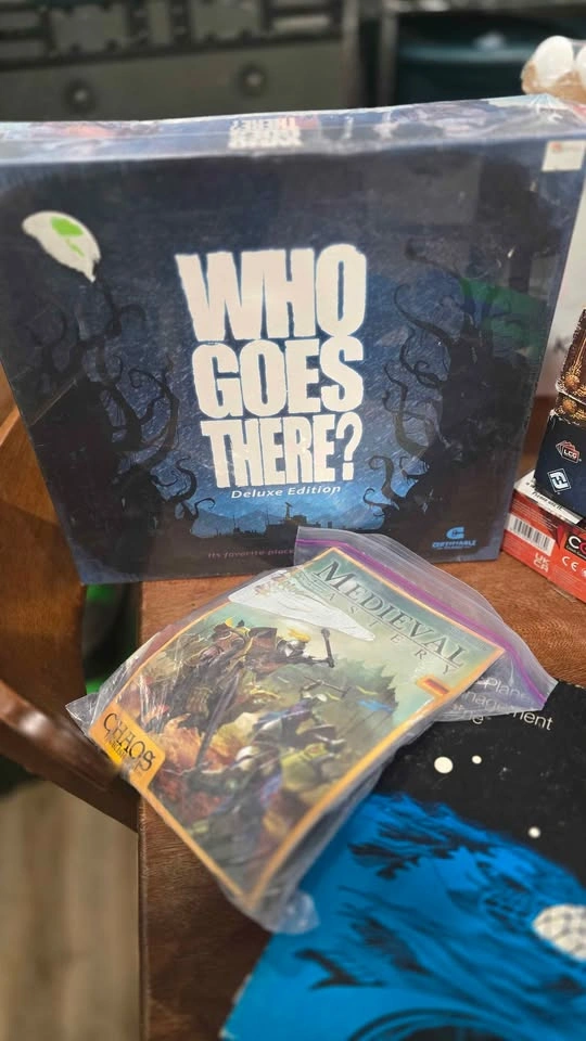 Who goes there? Deluxe Board game - photo 3