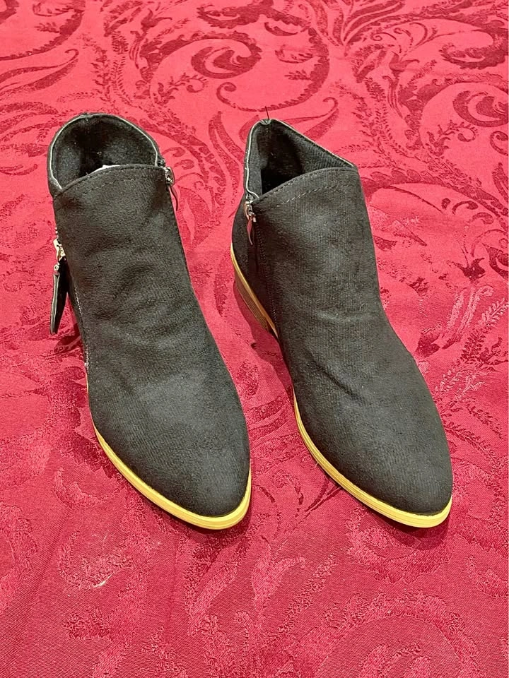 NEW Women’s Classic Knit Faux Suede Ankle Boots - Size 37