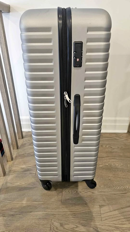 XL (34 inch) hardshell suitcase