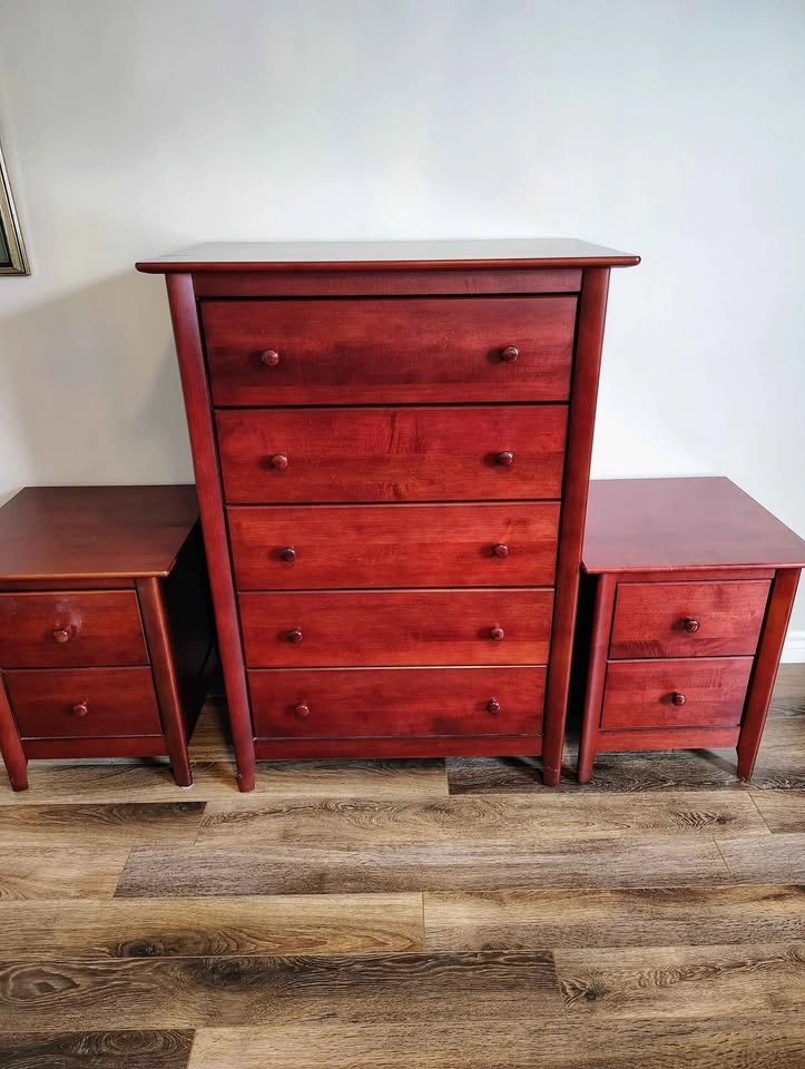 Solid Wood Dresser and Matching Side Tables (Near mint condition - photo 2