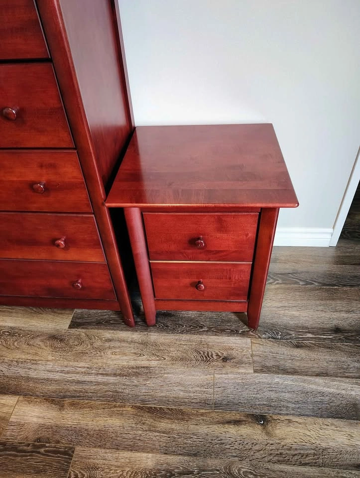 Solid Wood Dresser and Matching Side Tables (Near mint condition - photo 4