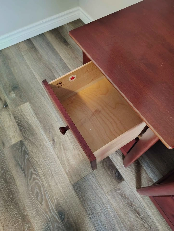 Solid Wood Dresser and Matching Side Tables (Near mint condition - photo 5