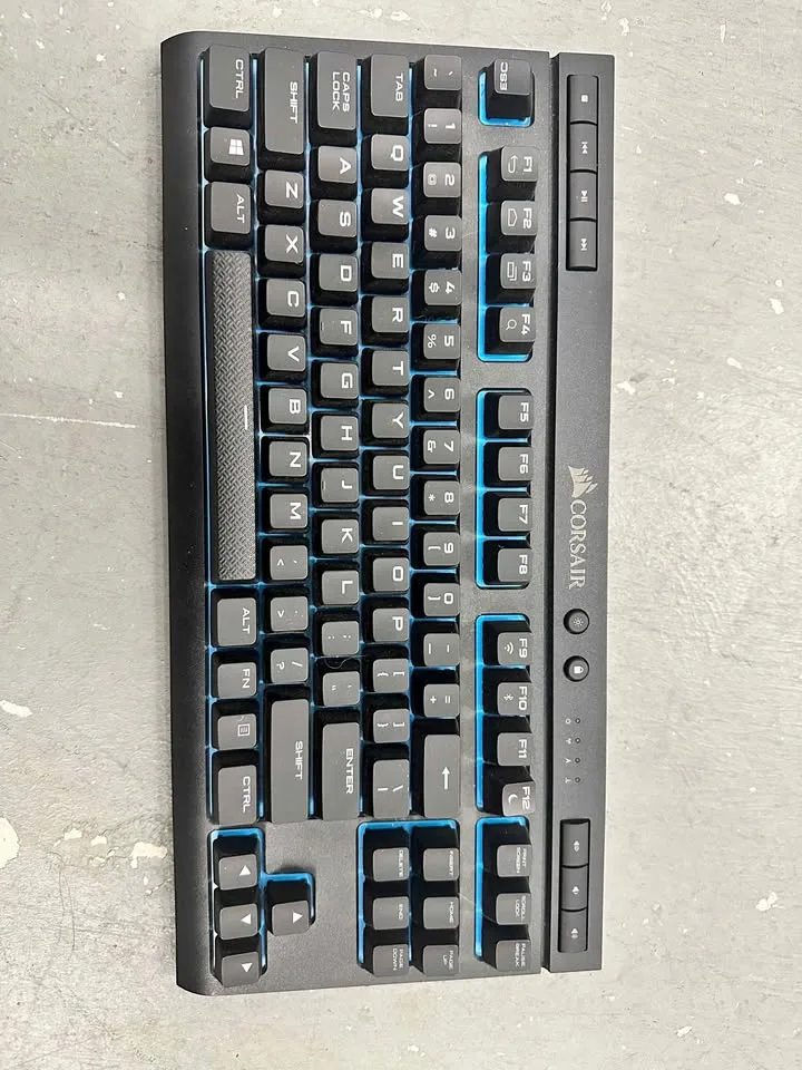 Corsair K63 Wireless Mechanical Gaming Keyboard image indicator(2)