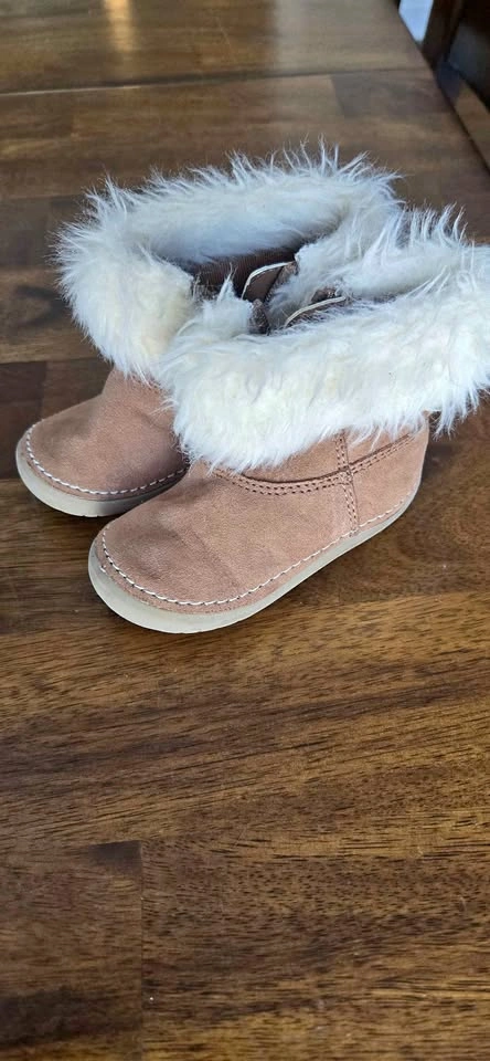 Toddler girl size 4 winter boots