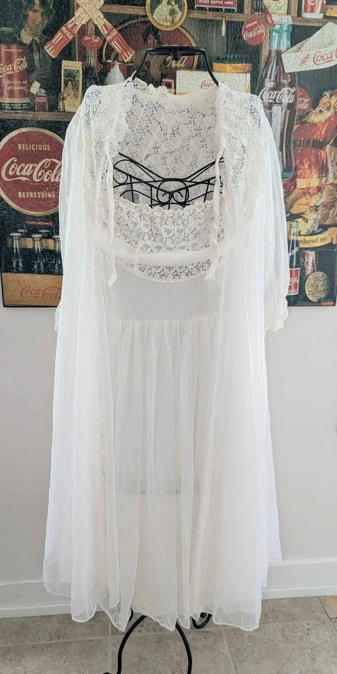 Vintage White Lace and Chiffon Nightgown and Robe Set - photo 2