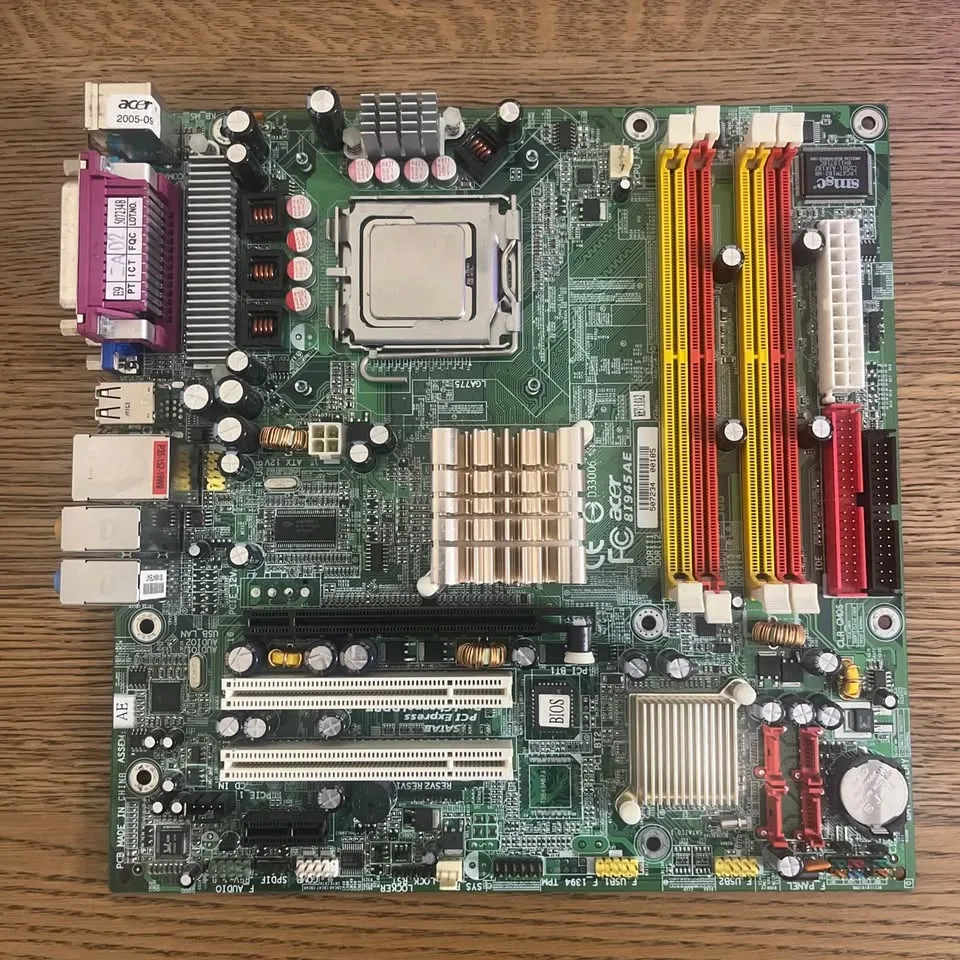 Acer 8I945AE Motherboard with I/O Shield and Pentium 4 CPU - photo 2