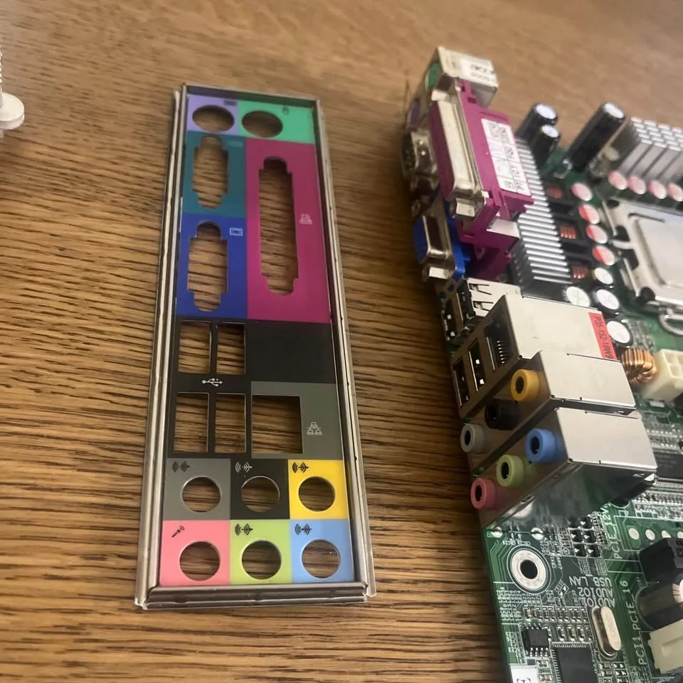 Acer 8I945AE Motherboard with I/O Shield and Pentium 4 CPU - photo 3