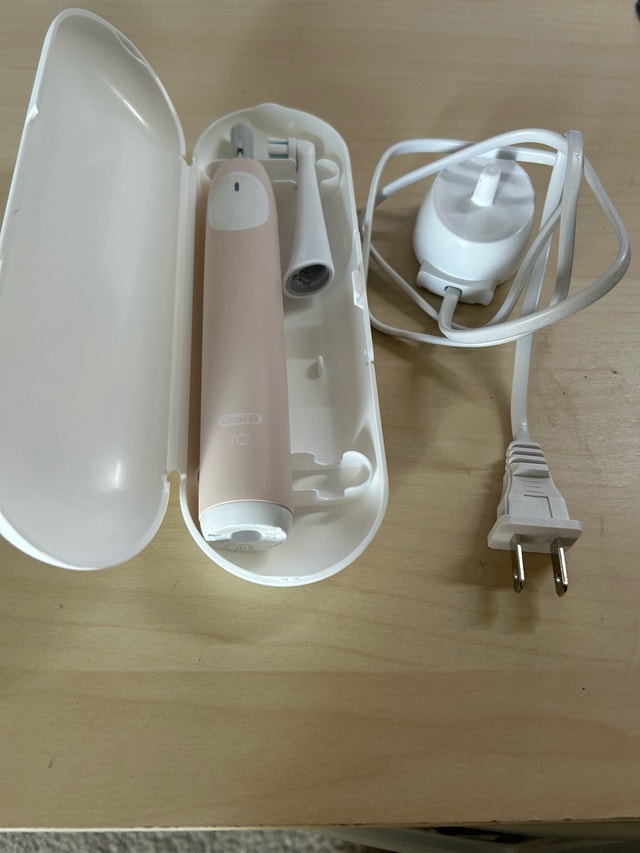 Oral-B iO Series 3 Electric Toothbrush (Blush Pink) – Open Box