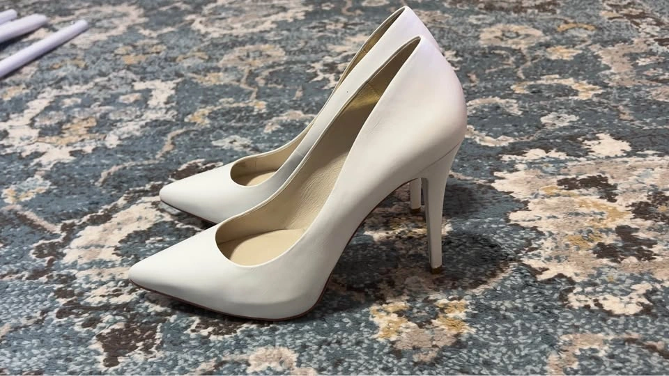 White stilettos - photo 2