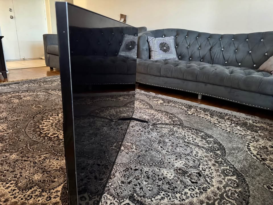 TCL Roku TV 4K HDR Smart TV - photo 3