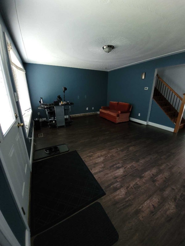3 Bed | 1 Bath | 3+ Parking | Large yard - photo 2