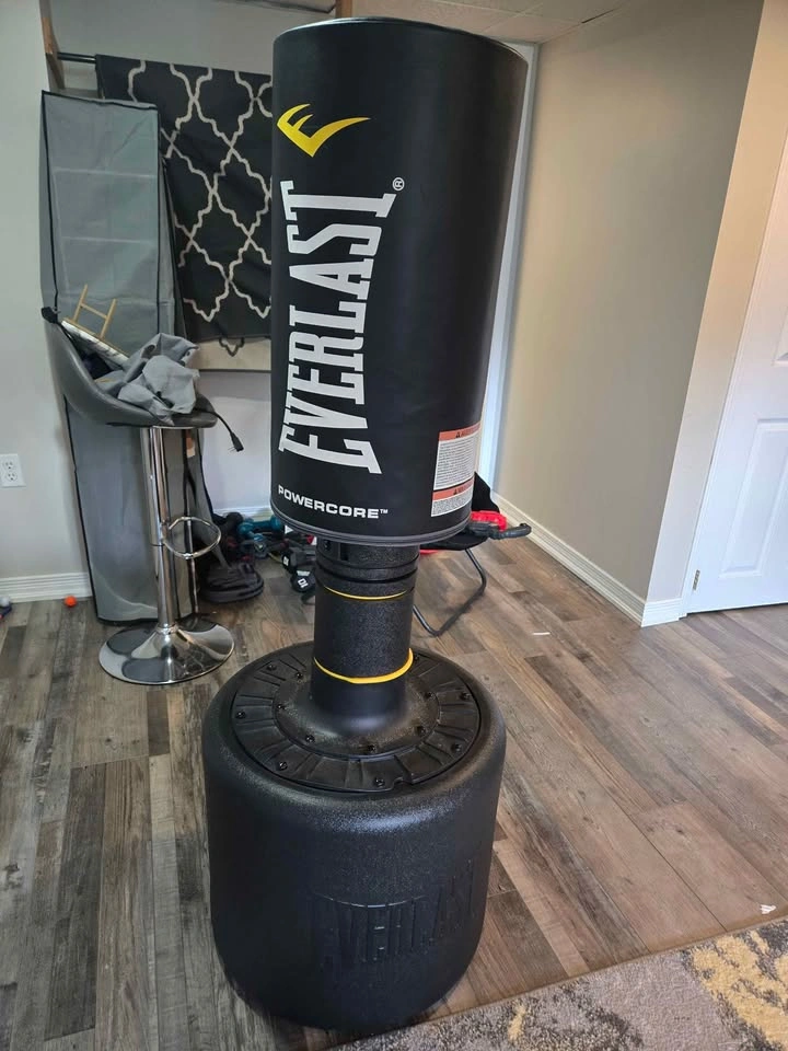 Everlast Powercore Freestanding Heavy Bag – Adjustable Height - photo 2