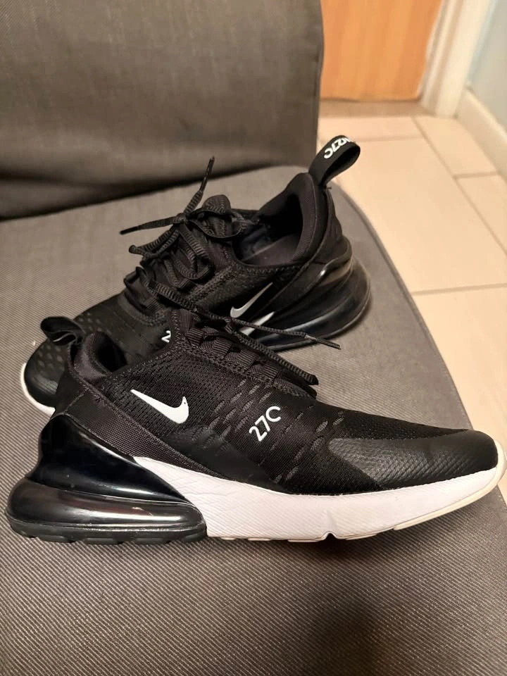 Nike Air Max 270 Size 4.5Y - photo 2