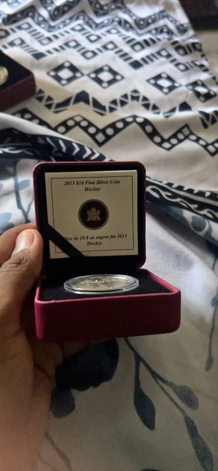 2013 $10 Fine Silver Hockey Coin