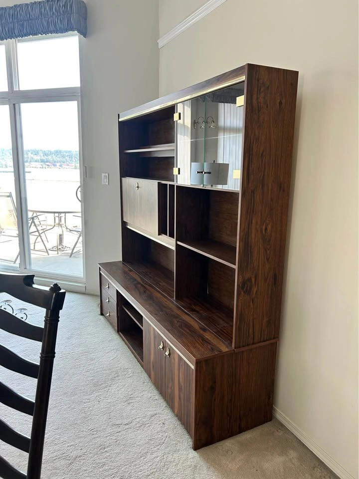 Hutch with bar cabinet - photo 4