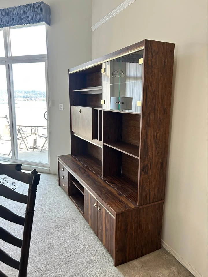 Hutch with bar cabinet - photo 5