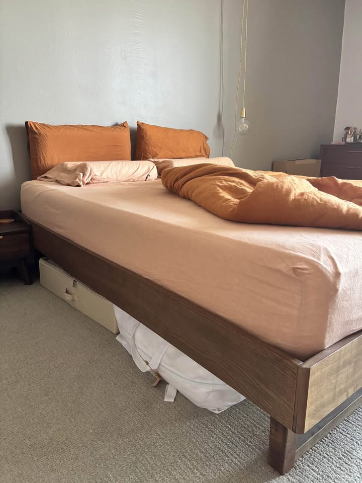 Walnut MCM Queen Sized Platform Bedframe - photo 2