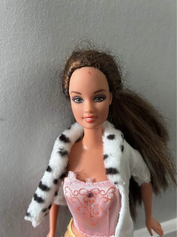 Barbie doll in cute outfit - photo 2
