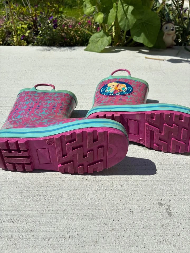 Frozen themed rain boots for girls – lightly used - photo 2