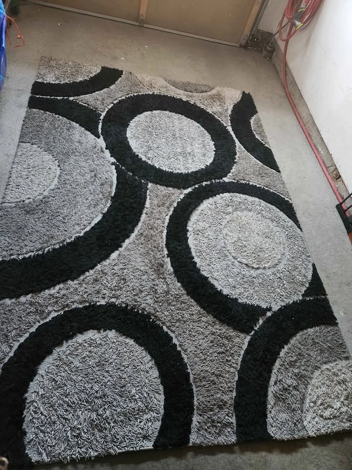 Black and grey area rug - photo 2