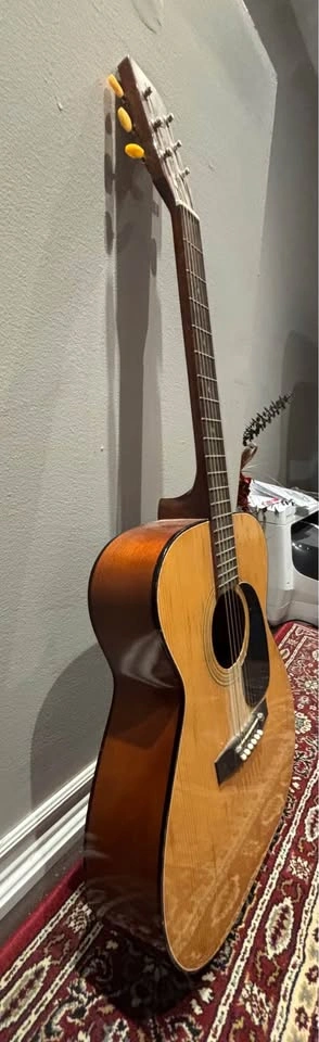 Vintage Acoustic Guitar - photo 2